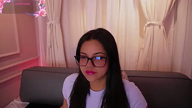 Snapshot of Sophia_wilsonn_ chatting on October 4, 11:12 am Sophia wilsonn online show from October 4, 11:12 am