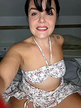 Snapshot of Xladycharme chatting on June 7, 12:16 am Xladycharme online show from June 7, 12:16 am