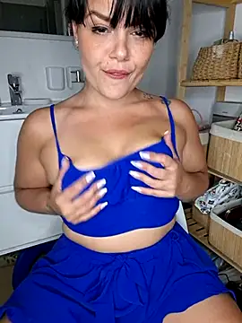 Snapshot of Xladycharme chatting on May 27, 12:20 am Xladycharme online show from May 27, 12:20 am