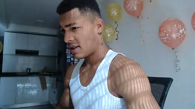 Snapshot of Jhonyblack_1 chatting on May 24, 1:11 pm Jhonyblack 1 online show from May 24, 1:11 pm