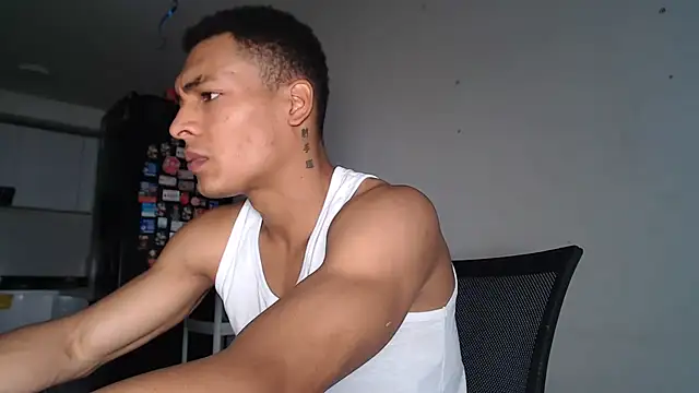 Snapshot of Jhonyblack_1 chatting on May 12, 4:35 pm Jhonyblack 1 online show from May 12, 4:35 pm