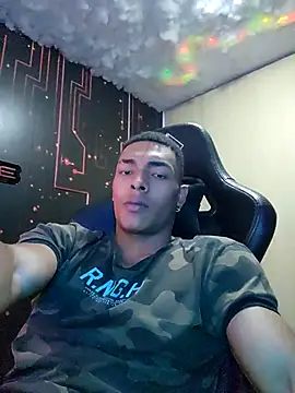 Snapshot of Jhonyblack_1 chatting on November 28, 5:24 pm Jhonyblack 1 online show from November 28, 5:24 pm