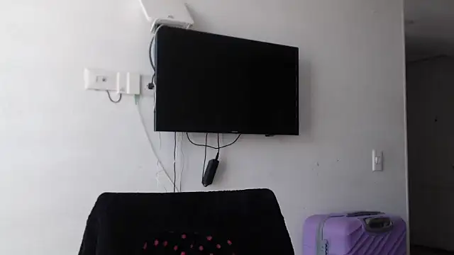 Snapshot of Jhonyblack_1 chatting on November 27, 2:50 pm Jhonyblack 1 online show from November 27, 2:50 pm