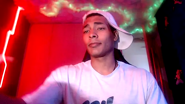 Snapshot of Jhonyblack_1 chatting on December 3, 7:13 pm Jhonyblack 1 online show from December 3, 7:13 pm