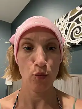 UmaTruewoman online show from April 10, 1:07 pm