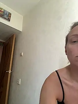 Snapshot of UmaTruewoman chatting on June 25, 6:18 am UmaTruewoman online show from June 25, 6:18 am