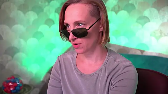 Snapshot of UmaTruewoman chatting on December 23, 5:51 am UmaTruewoman online show from December 23, 5:51 am