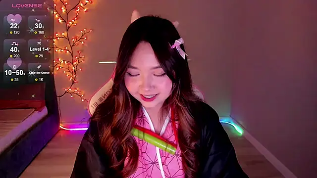 Fluffy Rose online show from October 31, 5:53 pm