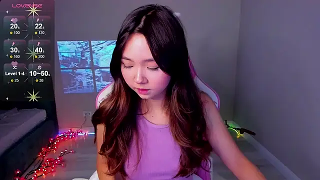 Fluffy Rose online show from November 3, 3:15 pm