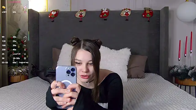 ReginaRobinson online show from December 17, 5:56 am