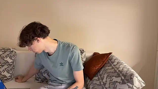 Snapshot of denobluorka chatting on December 17, 2:11 pm denobluorka online show from December 17, 2:11 pm