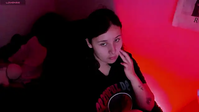 bonnie moon  online show from May 7, 8:01 pm