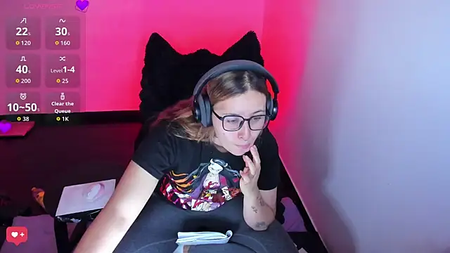 bonnie moon  online show from February 10, 7:57 pm