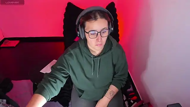 bonnie moon  online show from February 6, 8:27 pm