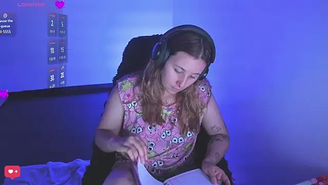 bonnie moon  online show from March 22, 8:54 pm