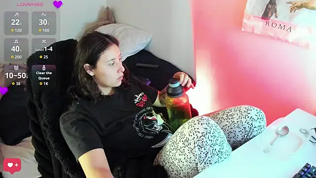 bonnie moon  online show from May 18, 4:01 pm