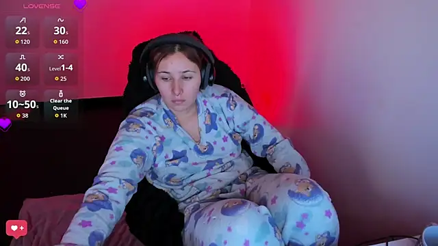 bonnie moon  online show from March 29, 6:31 pm