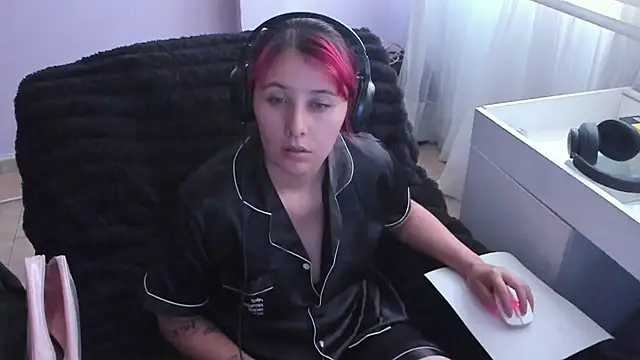 bonnie moon  online show from October 11, 8:21 pm