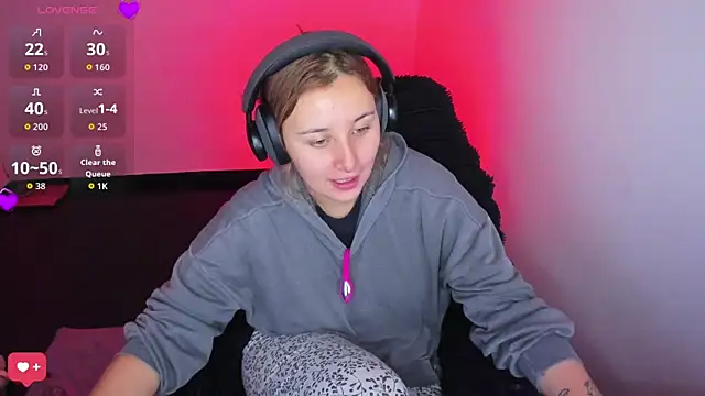 bonnie moon  online show from March 28, 8:26 am