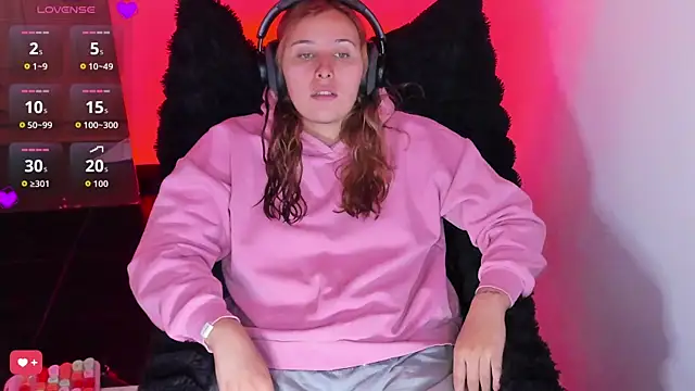 bonnie moon  online show from February 22, 8:43 pm