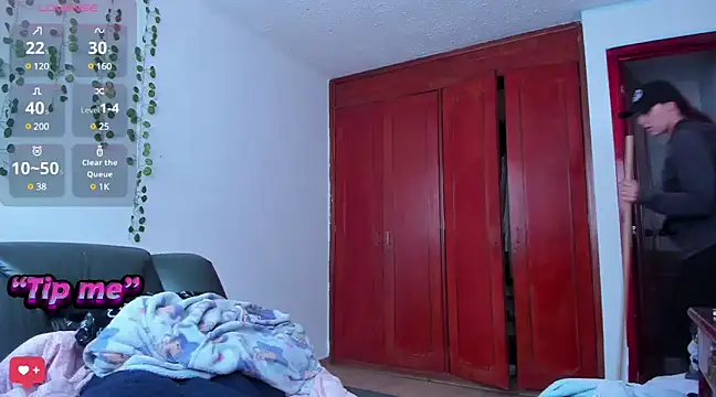 bonnie moon  online show from January 29, 6:17 pm