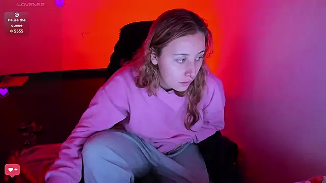 bonnie moon  online show from March 30, 4:30 pm