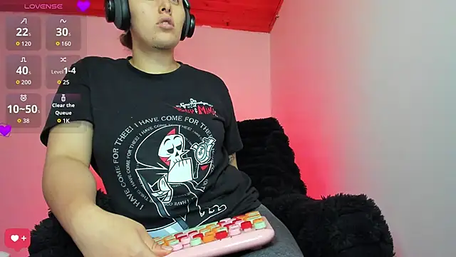 bonnie moon  online show from February 9, 9:35 pm