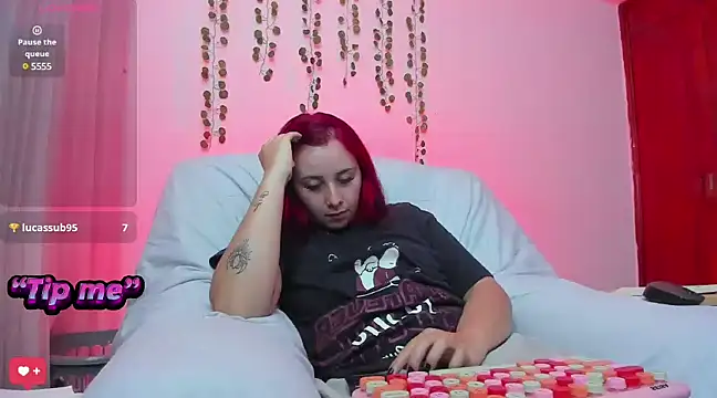 bonnie moon  online show from February 18, 10:58 pm