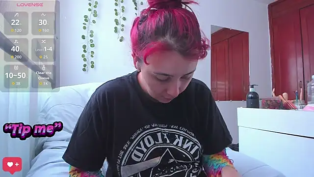 bonnie moon  online show from September 10, 5:12 pm
