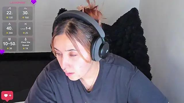 bonnie moon  online show from February 12, 7:46 pm