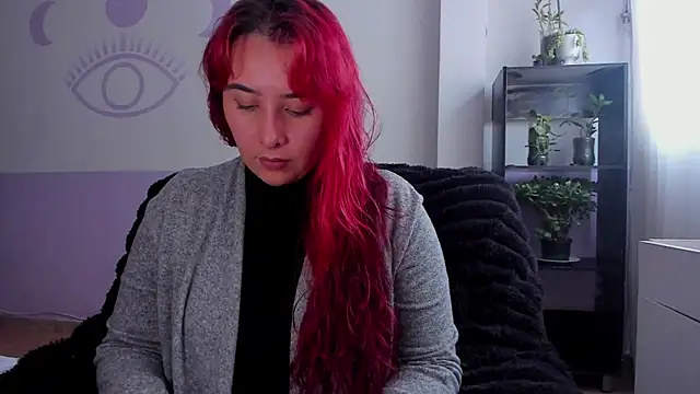 bonnie moon  online show from October 31, 4:25 pm