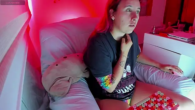 bonnie moon  online show from September 24, 5:52 pm