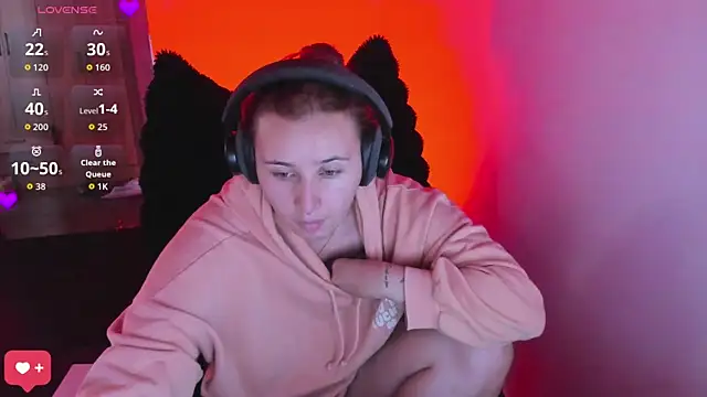 bonnie moon  online show from February 25, 6:08 pm