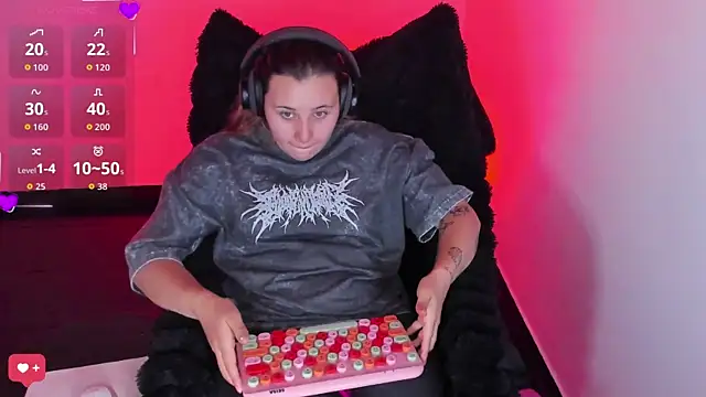 bonnie moon  online show from February 5, 7:32 pm