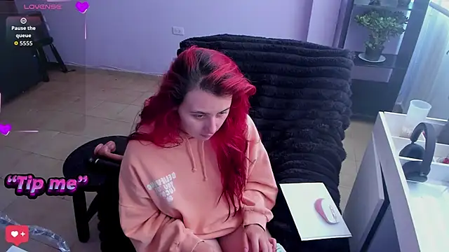 bonnie moon  online show from October 29, 5:12 pm