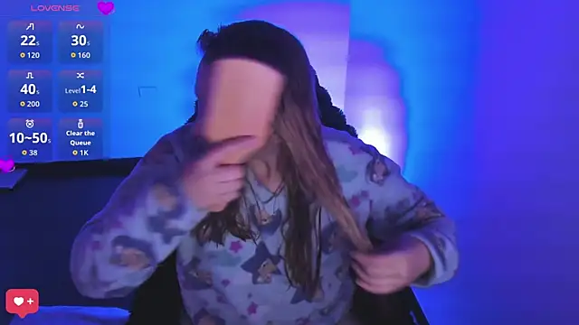 bonnie moon  online show from March 18, 6:20 pm