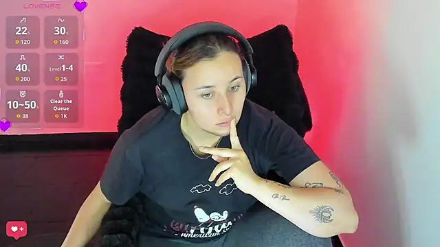 bonnie moon  online show from February 4, 5:52 pm