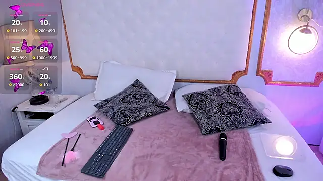 Paiige peach online show from November 5, 7:50 pm