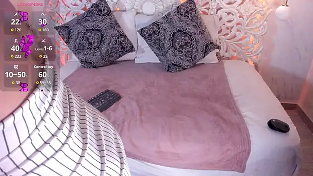 Paiige peach online show from March 15, 11:28 am