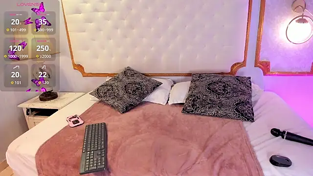 Paiige peach online show from November 23, 11:20 am