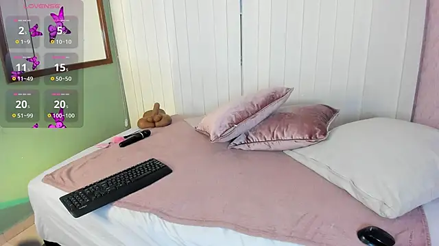 Paiige peach online show from March 28, 12:50 pm