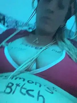 Haleytightlips1986 online show from April 18, 8:20 pm