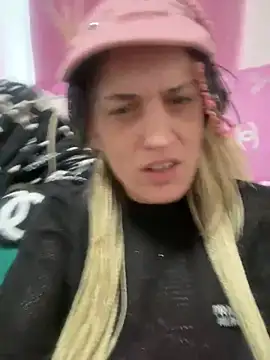 Haleytightlips1986 online show from April 18, 6:43 pm