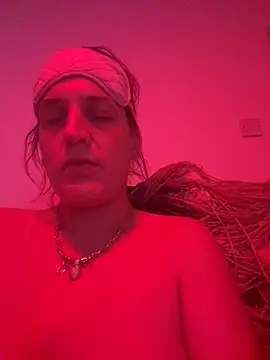 Haleytightlips1986 online show from April 9, 1:51 am