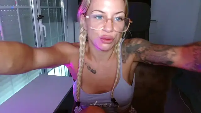 JuicyJanexo online show from July 7, 5:10 am