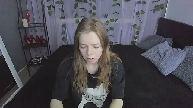 Snapshot of Tina_Tayllor chatting on October 16, 11:24 pm Tina Tayllor online show from October 16, 11:24 pm