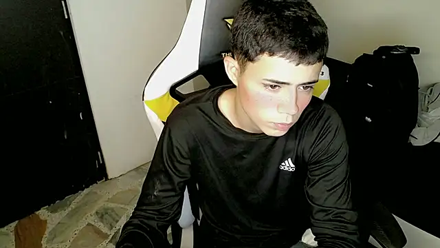 Snapshot of bby_santi chatting on October 5, 5:25 pm bby santi online show from October 5, 5:25 pm