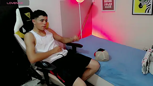 Snapshot of bby_santi chatting on October 31, 8:16 pm bby santi online show from October 31, 8:16 pm