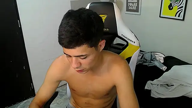 Snapshot of bby_santi chatting on October 2, 4:43 pm bby santi online show from October 2, 4:43 pm