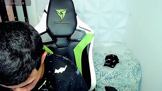 Snapshot of bby_santi chatting on December 4, 1:25 pm bby santi online show from December 4, 1:25 pm